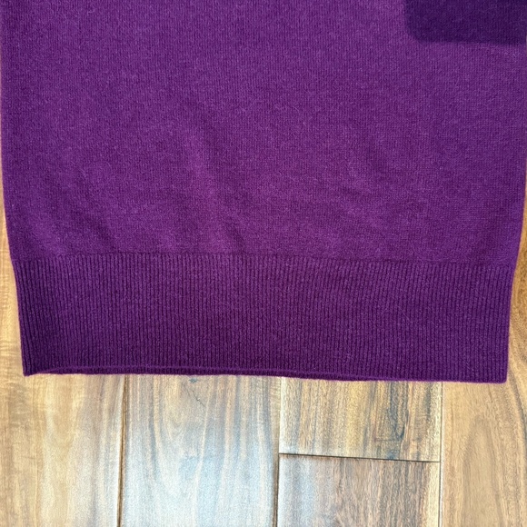 Halogen cashmere v-neck sweater size small - Picture 9 of 9